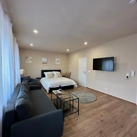 Modernes Am Dreilaendereck *