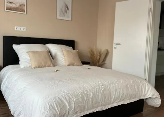 Modernes Am Dreilaendereck *